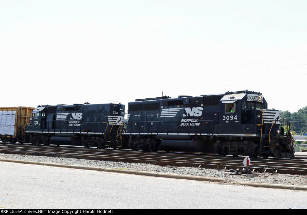 NS 3094 & 722 work Glenwood Yard